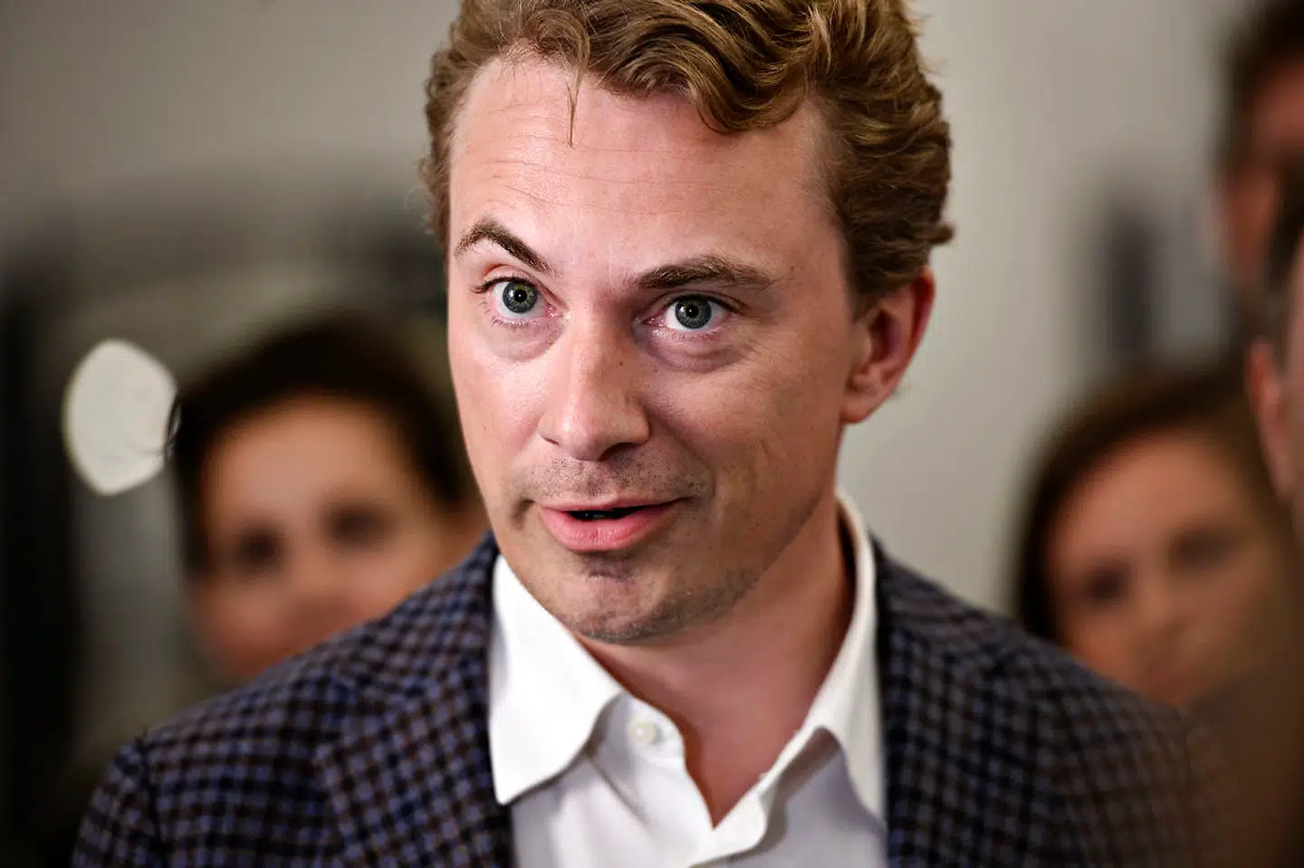 Dansk Folkepartis Morten Messerschmidt har langet ud efter Nye Borgerliges politik. »Deres social- og økonomipolitik minder meget om USA, hvor man selv skal klare sig, og velfærdsstaten bankes tilbage til stenalderen,« sagde han fornylig til B.T.