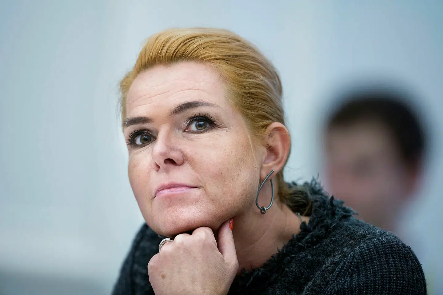 Inger Støjberg (V) mener, at der skal tages skrappere midler i brug for at stoppe coronavirus.