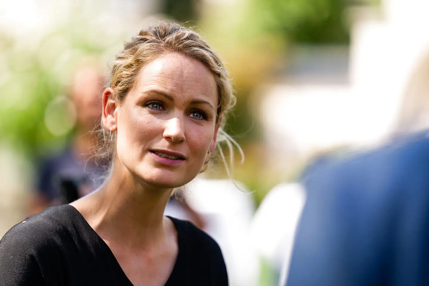 Enhedslistens politiske ordfører Pernille Skipper i Det Kongelige biblioteks Have i forbindelse med deres sommergruppemøde tirsdag den 11. august 2020..Enhedslisten ønsker ikke, at pensionsalderen kommer til at stige mere end til 68 år. Men så skal samfundet finde milliarder andetsteds, vurderer økonomer. Det skriver Ritzau, tirsdag den 11. august 2020.. (Foto: Emil Helms/Ritzau Scanpix)