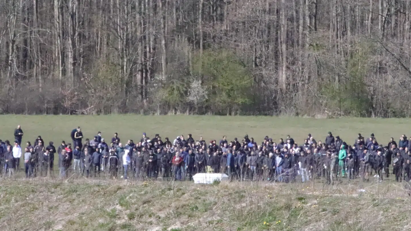 I april 2020 var op mod 100 muslimer samlet til en begravelse i Brøndby, hvor dette billede er taget. Nu har en muslimsk begravelse i Aarhus medvirket til yderligere smittespredning