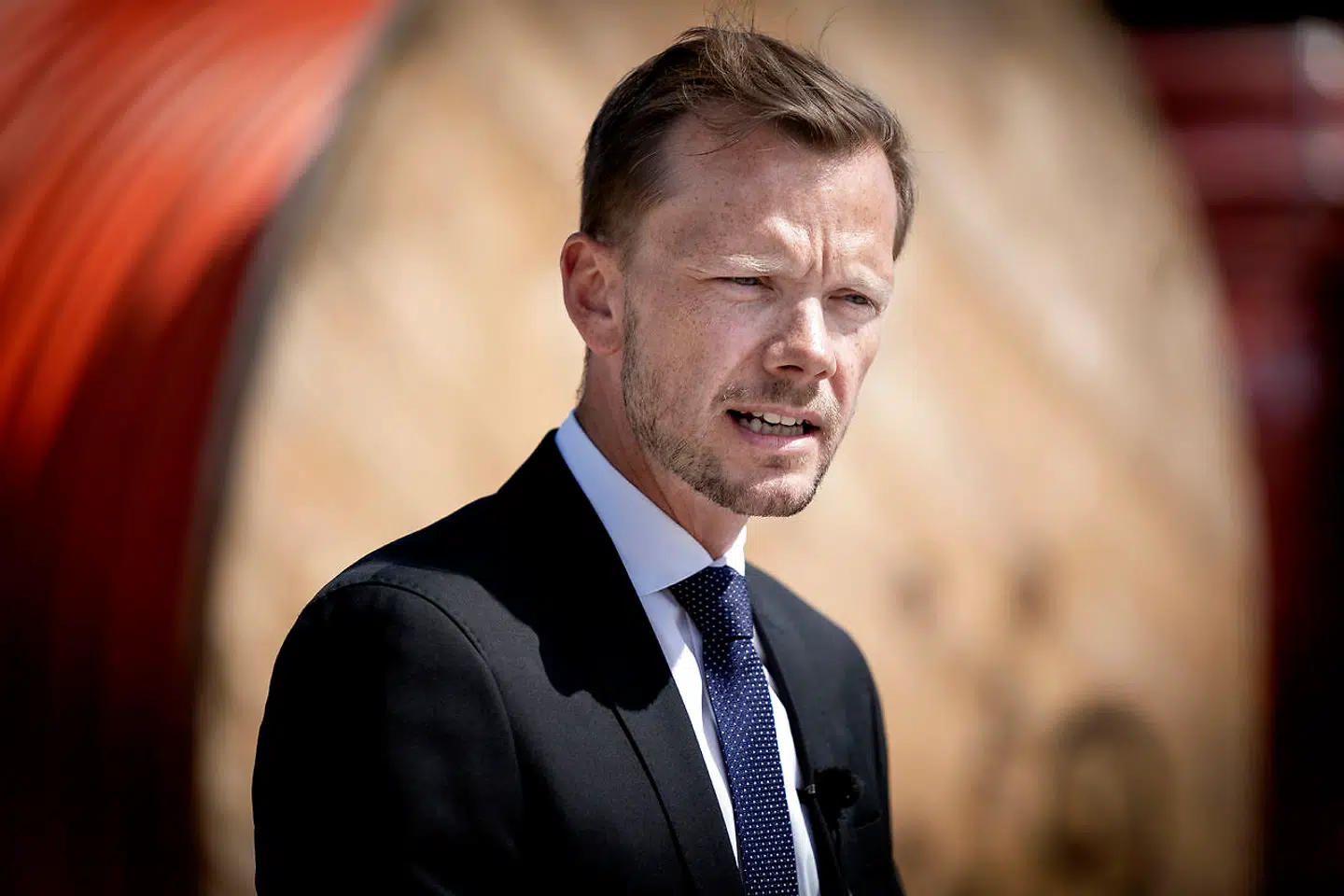 I et nyt lovsforslag vil beskæftigelsesminister Peter Hummelgaard gøre det muligt for danskerne at søge om at få udbetalt tre de fem ugeres indefrosne feriepenge. (Foto: Liselotte Sabroe/Ritzau Scanpix)