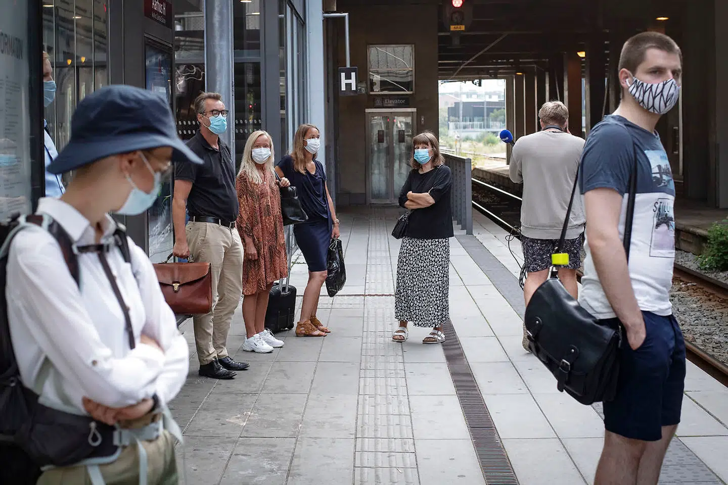 Passagerer med mundbind i offentlig transport i Aarhus, mandag 10. august 2020. Krav om mundbind blev indført fredag 7. august 2020.