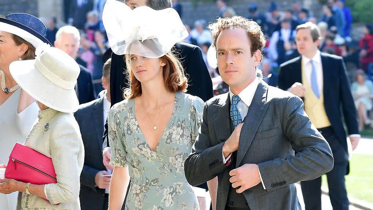 Prins Harrys barndomsven Tom Inskip ankommer her til Prinsens brullyp i maj 2018. Han og konen var ifølge ny bog ikke inviteret med til festen bagefter.