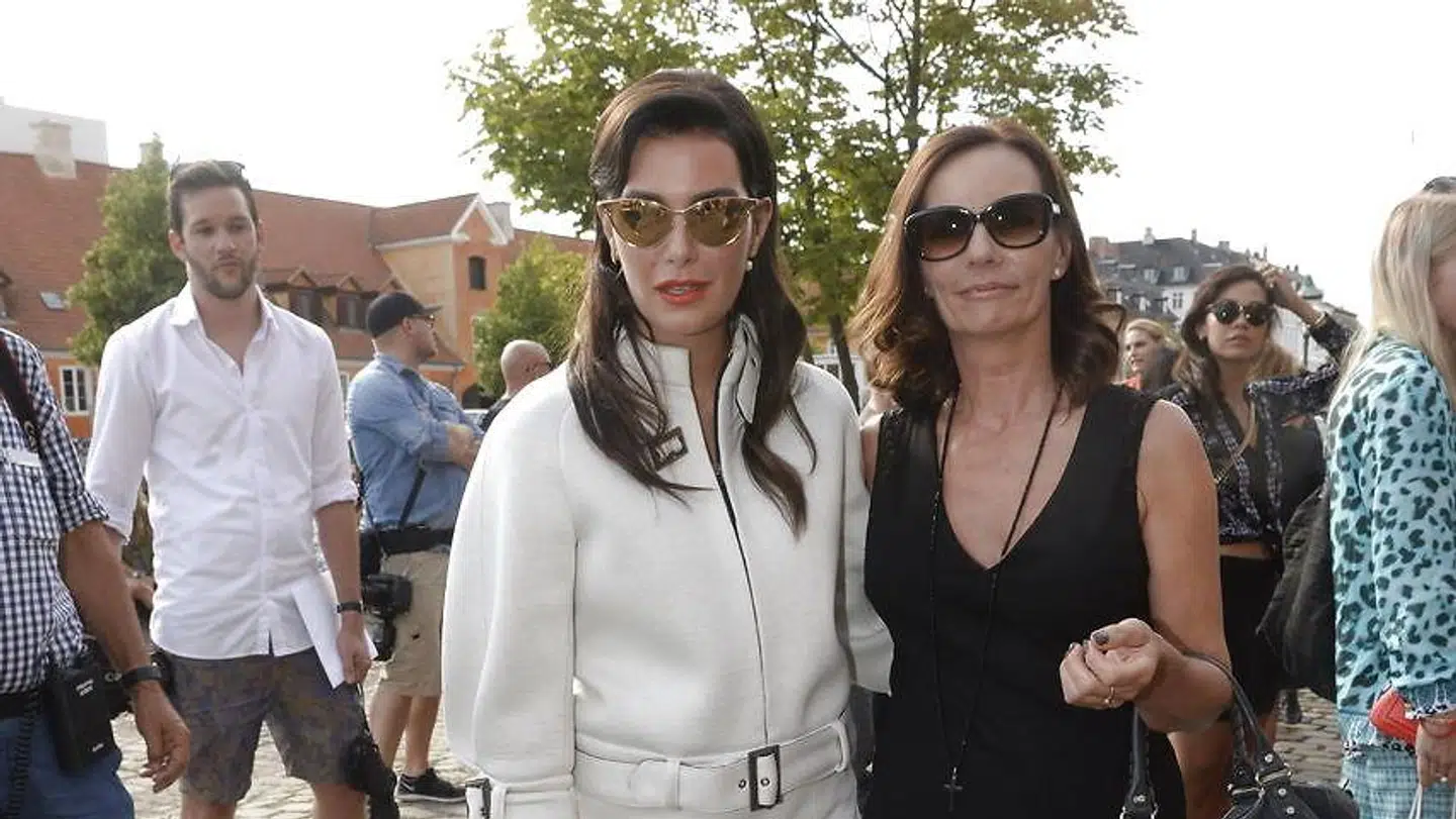 Michala Brylov fotograferet med sin mor, Janni Spies