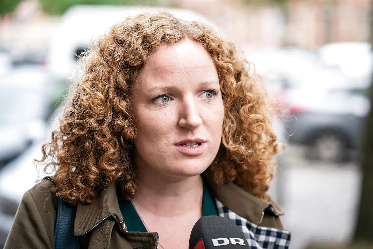 Rosa Lund, integrationsordfører for Enhedslisten, mener først at de tilbagevendte udlændinge skal opkræves penge, når de er kommet på fode i Danmark igen.