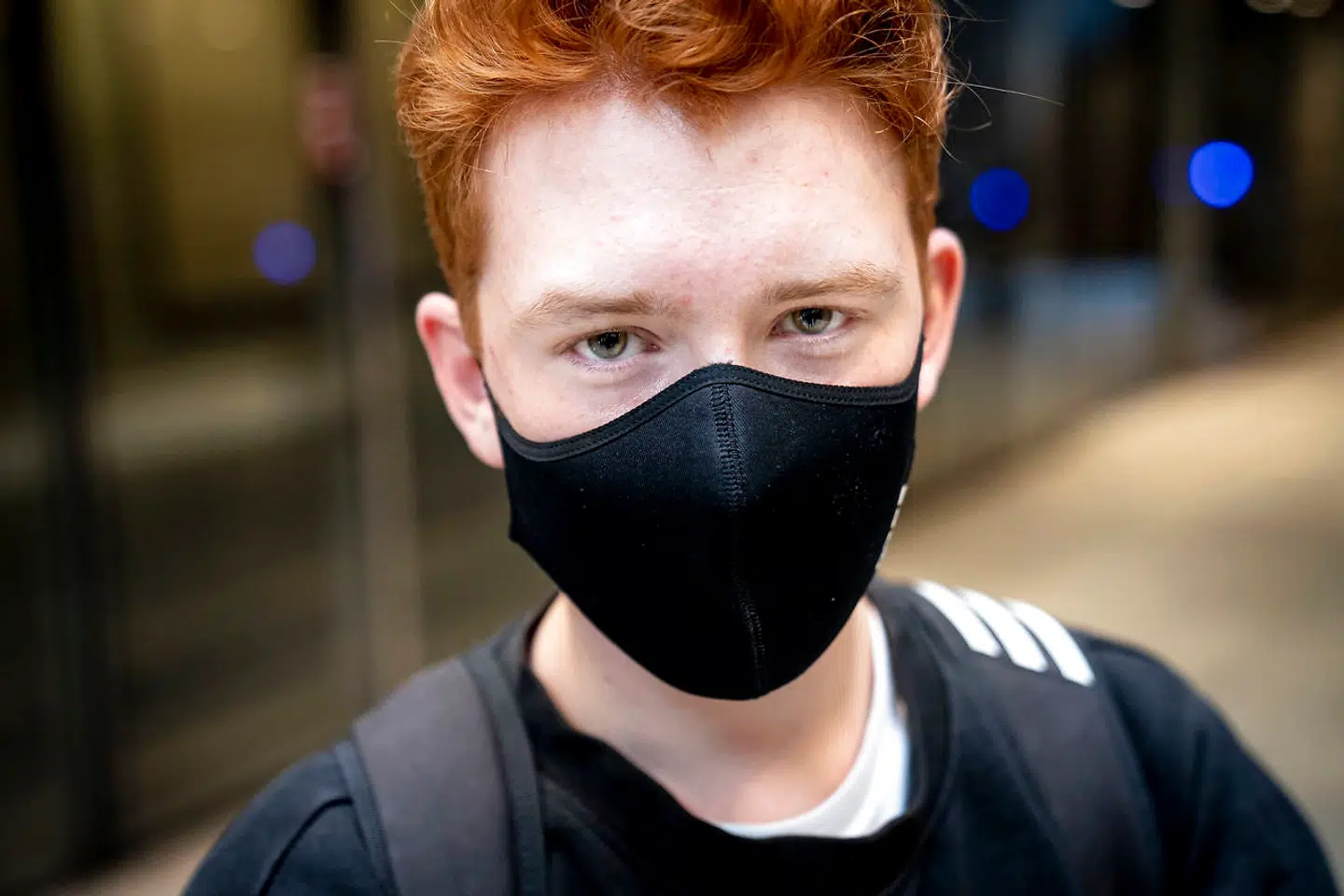 Bruger af metroen fotograferet i myldretiden ved Nørreport station og i Metroen i København.