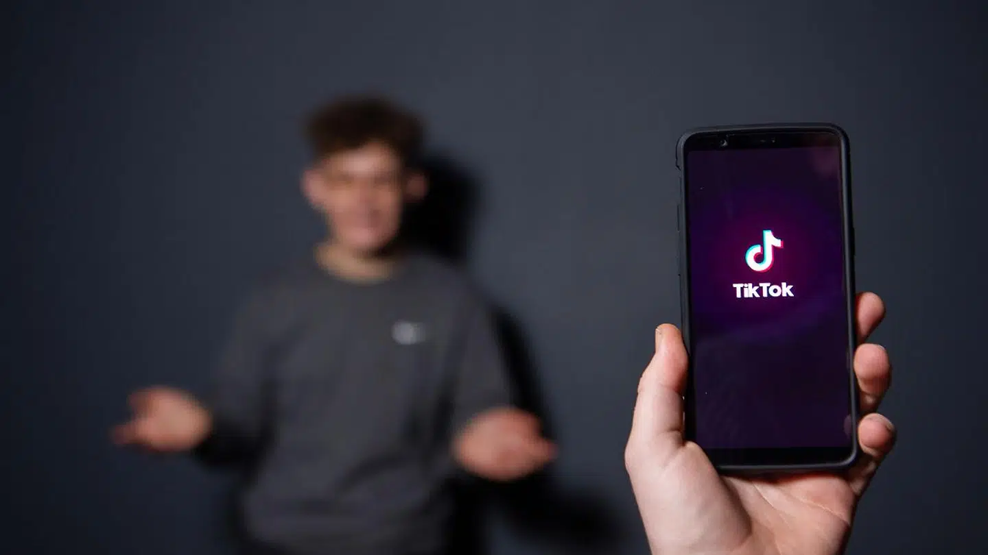 Billede af en en bruger og TikTok.