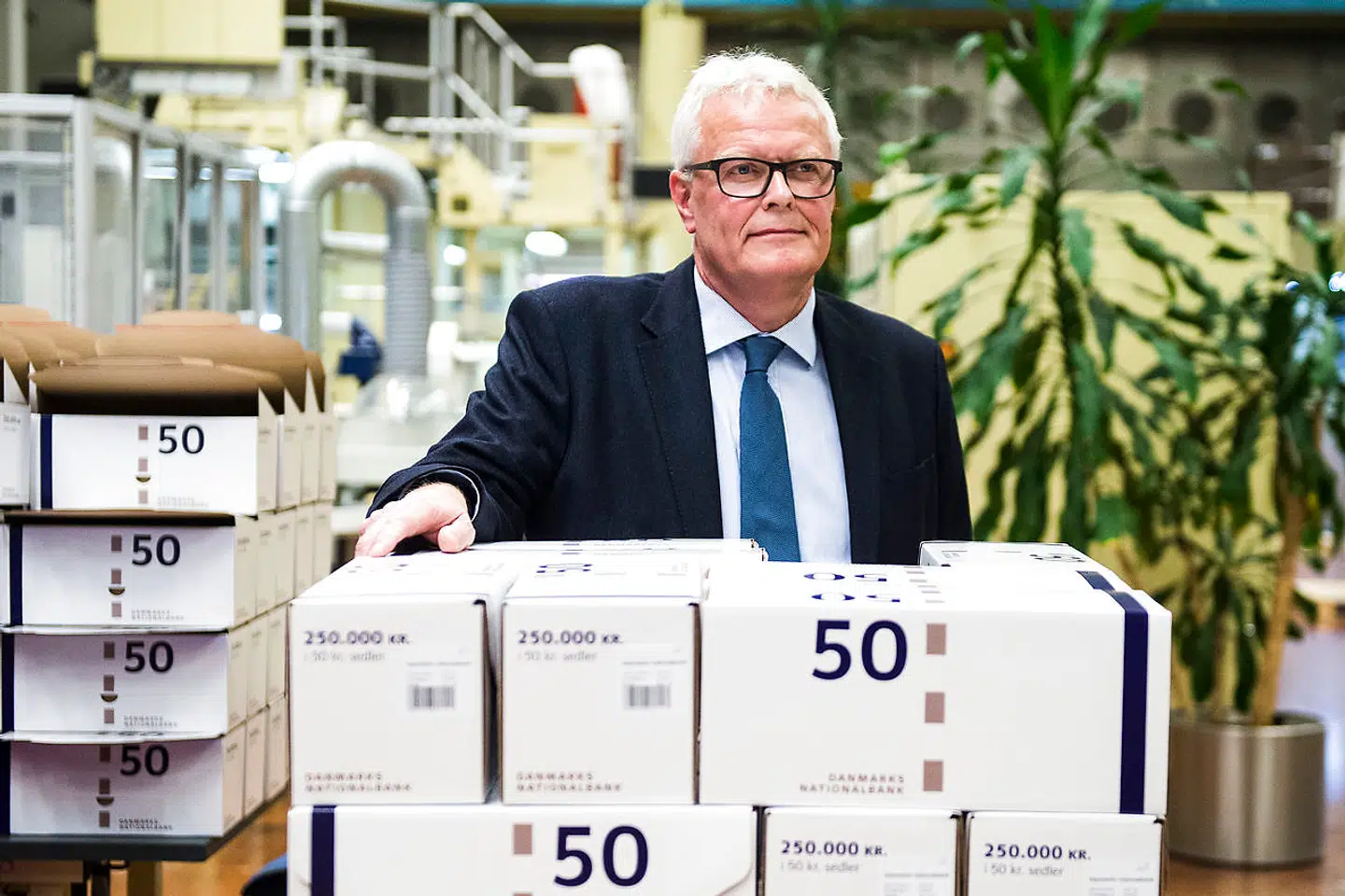 Den afgående ntionalbankdirektør Hugo Frey Jensen fotograferet i Nationalbanken i anledning af den interne produktion af sedler og mønters ophør ved udgangen af 2016.