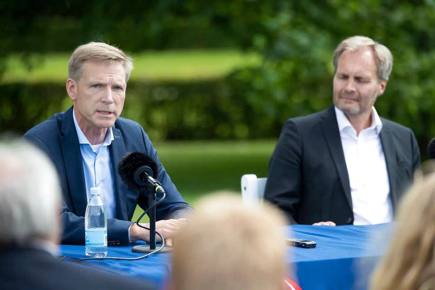Kristian Thulesen Dahl og Peter Skaarup i forbindelse med, at Dansk Folkeparti holder pressemøde efter sommergruppemødet på Sandbjerg Gods i Sønderborg, onsdag den 5. august 2020.. (Foto: Frank Cilius/Ritzau Scanpix)