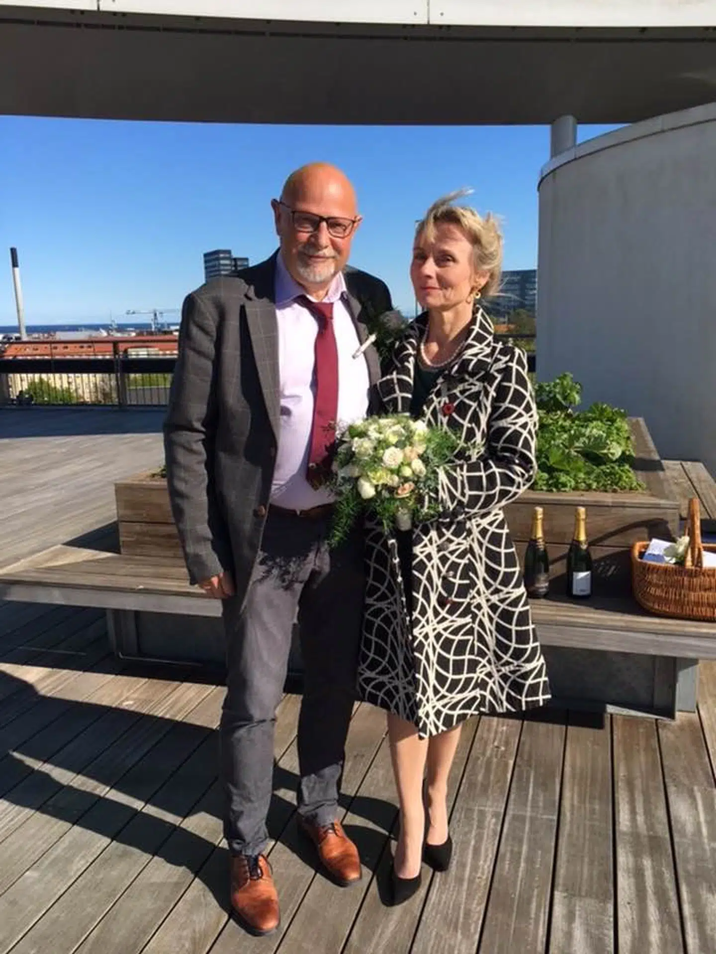 Sådan så det ud, da Steen Bording Andersen blev viet på taget af Aros - midt under coronanedlukningen. Privatfoto