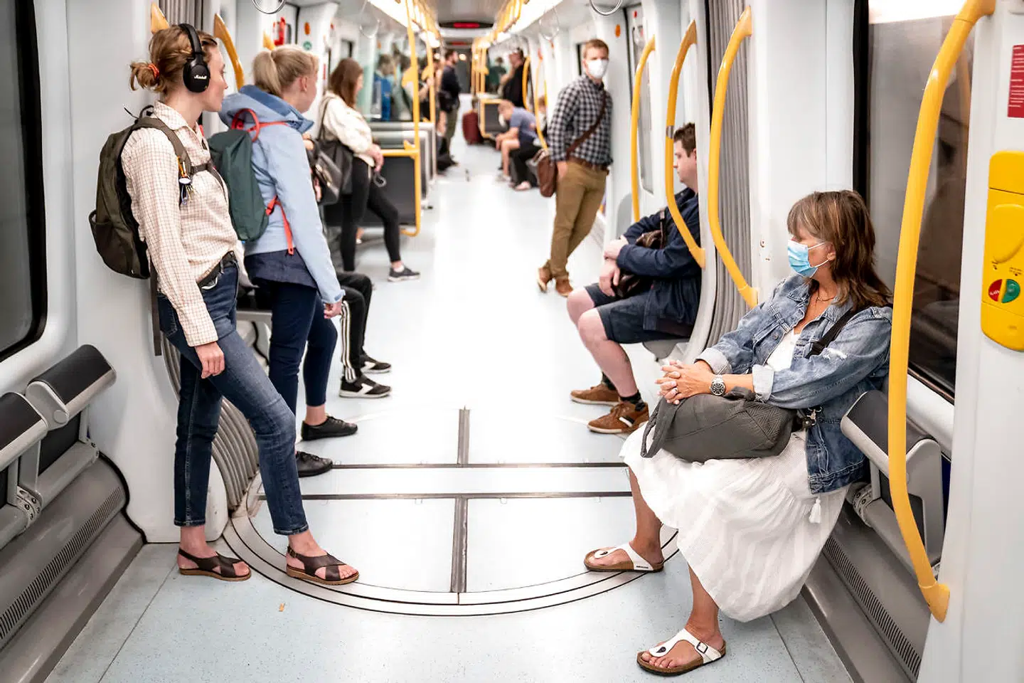 Mundbind i myldretiden ved Nørreport station og i Metroen i København, mandag den 3. august 2020. Sundhedsstyrelsen anbefaler nu, at passagerer bruger mundbind, når der er trængsel i den kollektive trafik.. (Foto: Mads Claus Rasmussen/Ritzau Scanpix)