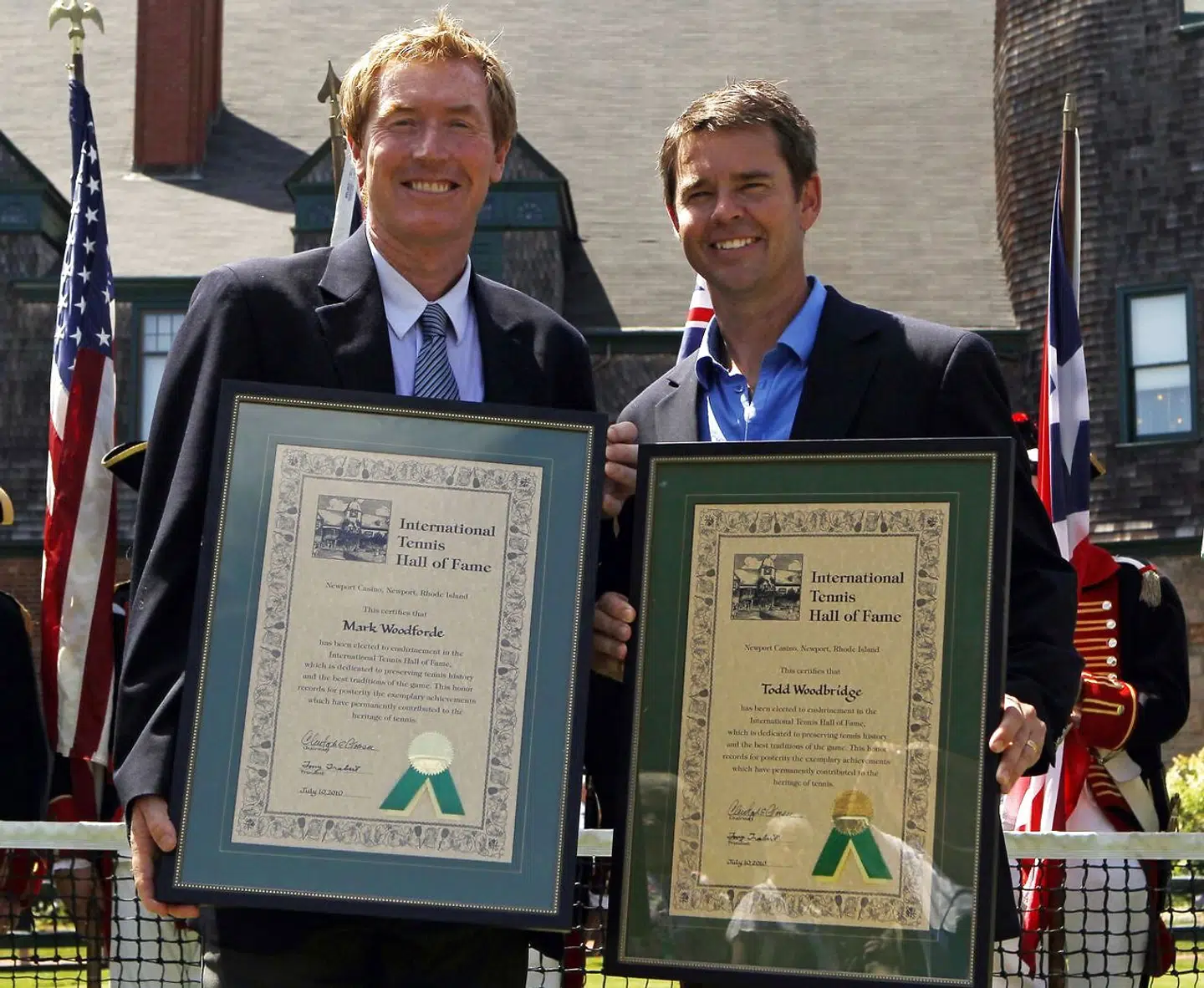 Mark Woodforde (tv.) og Todd Woodbridge da de blev optaget i tennissportens Hall of Fame.