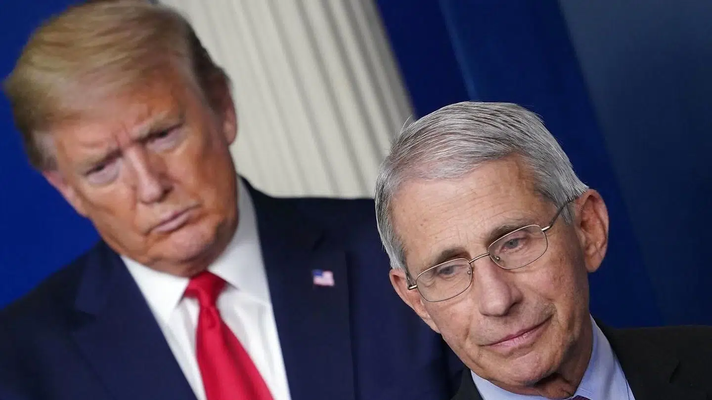 De amerikanske borgere har noget mere tiltro til USA's toprådgiver på sundhedsområdet, Anthony Fauci, end til Donald Trump.
