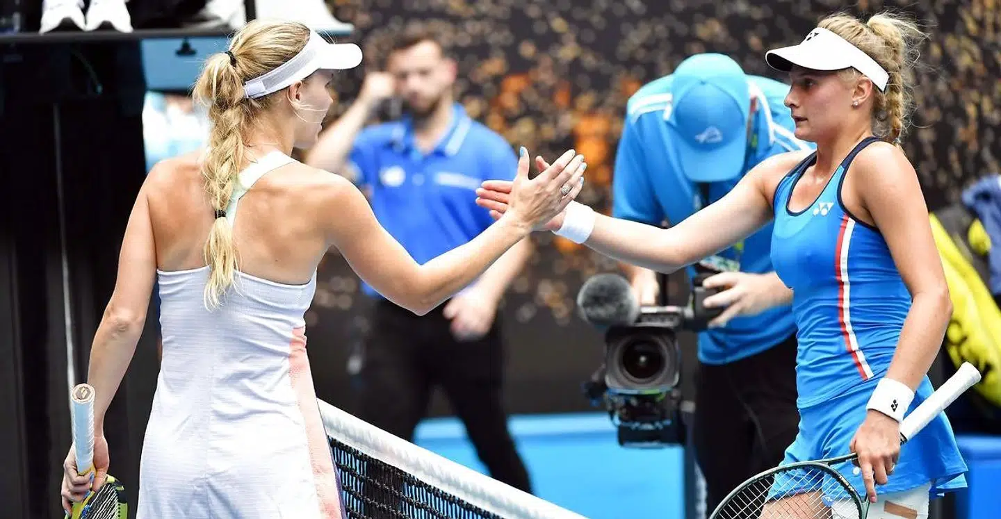 Caroline Wozniacki (tv.) besejrede Dayana Yastremska ved Australian Open tidligere på året.