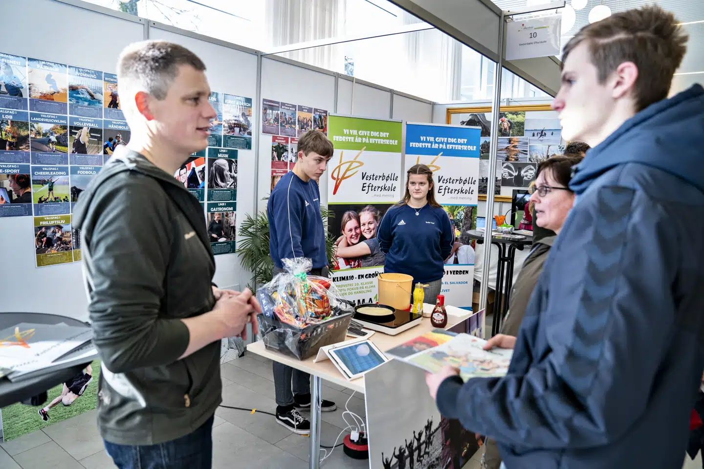 Omkring 240 efterskoler i Danmark frister med ophold i 8., 9. eller 10. klasse. Her på Efterskolemesse 2020 i februar. (Arkivfoto) Henning Bagger/Ritzau Scanpix