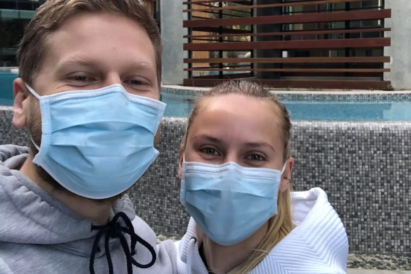 Julie Wejlemand Nielsen og hendes australske kæreste skal bære mundbind uden for hjemmet i Melbourne. Privatfoto/Free