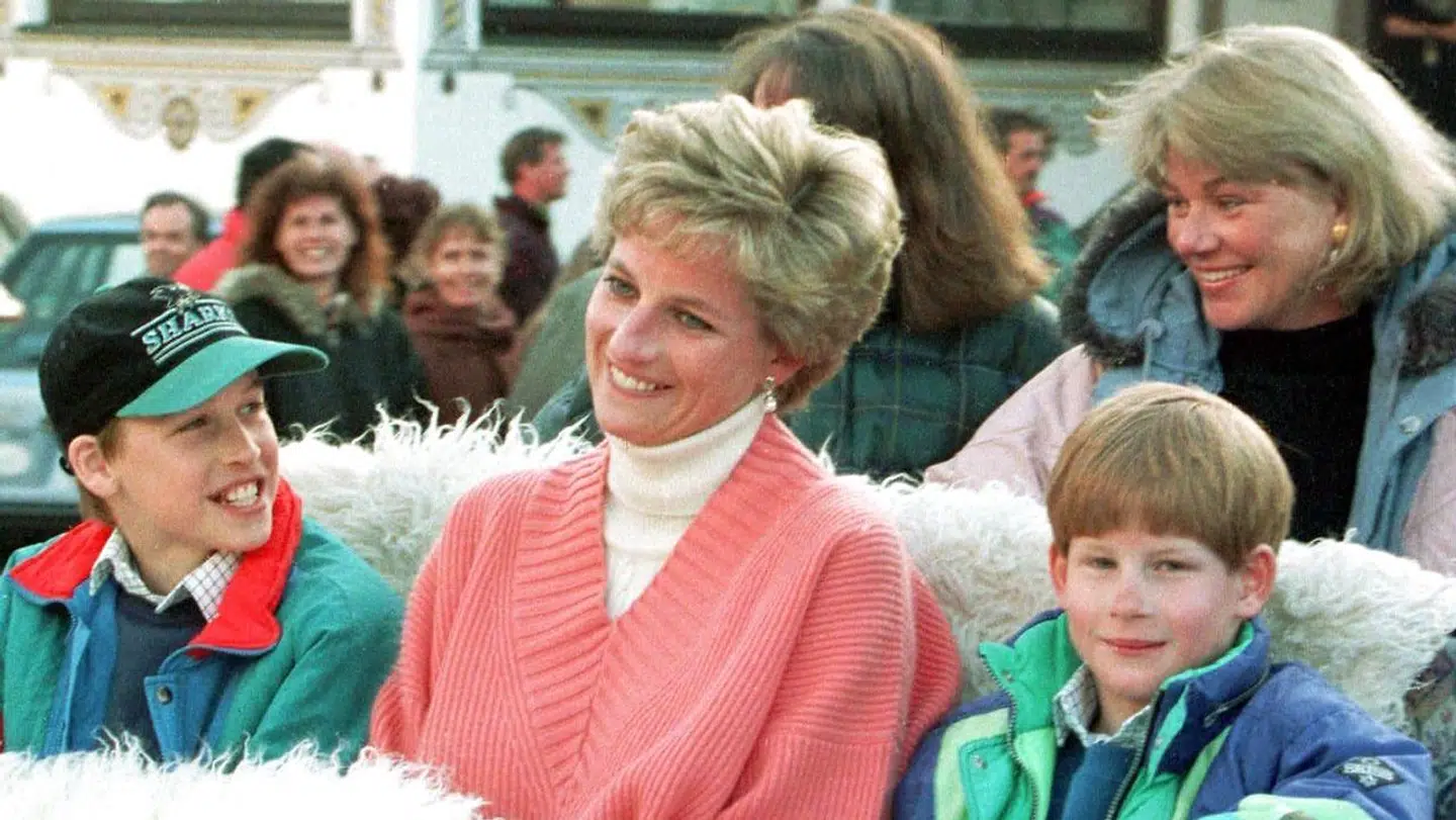 Diana sammen med sønnerne, William og Harry.