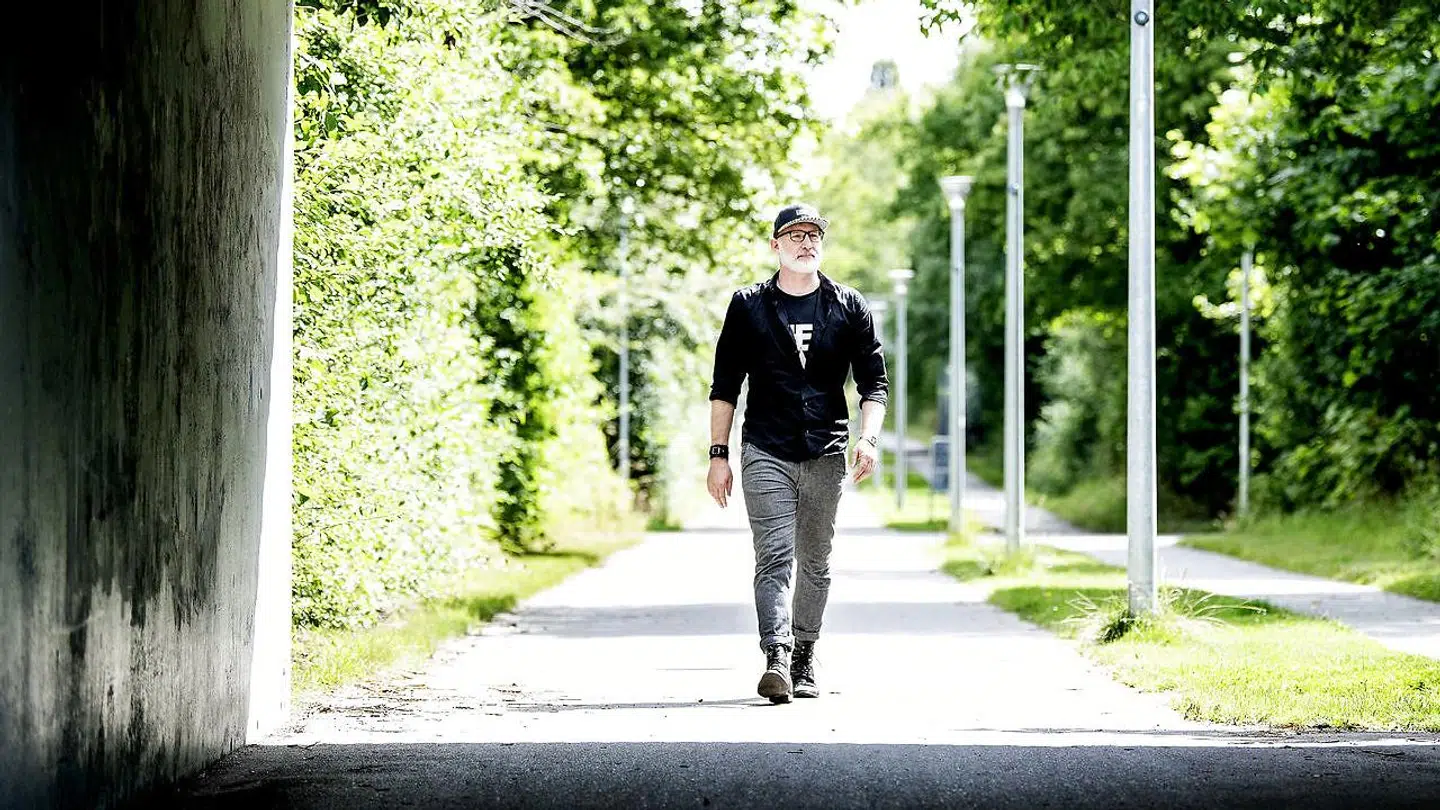 Jannik Landt Fogt genbesøger sammen med B.T. arealerne på Vestegnen, hvor ham og Lasse hang ud som teenagere. Her i området omkring Galgebakken i Albertslund.