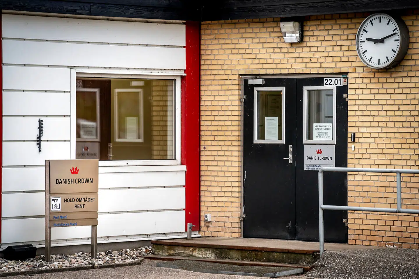 Danish Crown slagteriet i Ringsted, onsdag den 29. juli 2020.Danish Crown har opdaget coronavirus hos flere medarbejdere på sit slagteri i Ringsted. Tirsdag fortalte virksomheden, at tre medarbejdere på slagteriet var blevet testet positive for virusset. Onsdag kan virksomheden fortælle, at der nu er mindst 15 smittede.. (Foto: Mads Claus Rasmussen/Ritzau Scanpix)