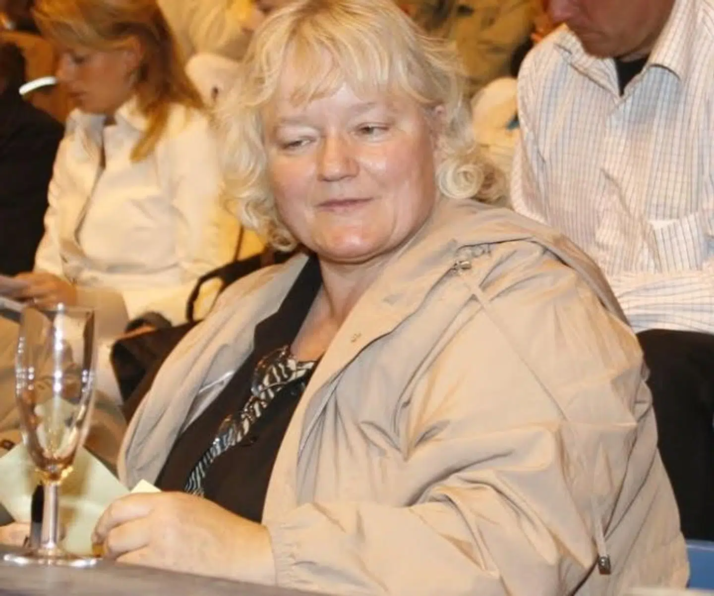 Her ses den 64-årige Anna Britta Troelsgaard Nielsen. Billedet er taget ved en hesteauktion. Foto: Wiegaarden Fotostudie