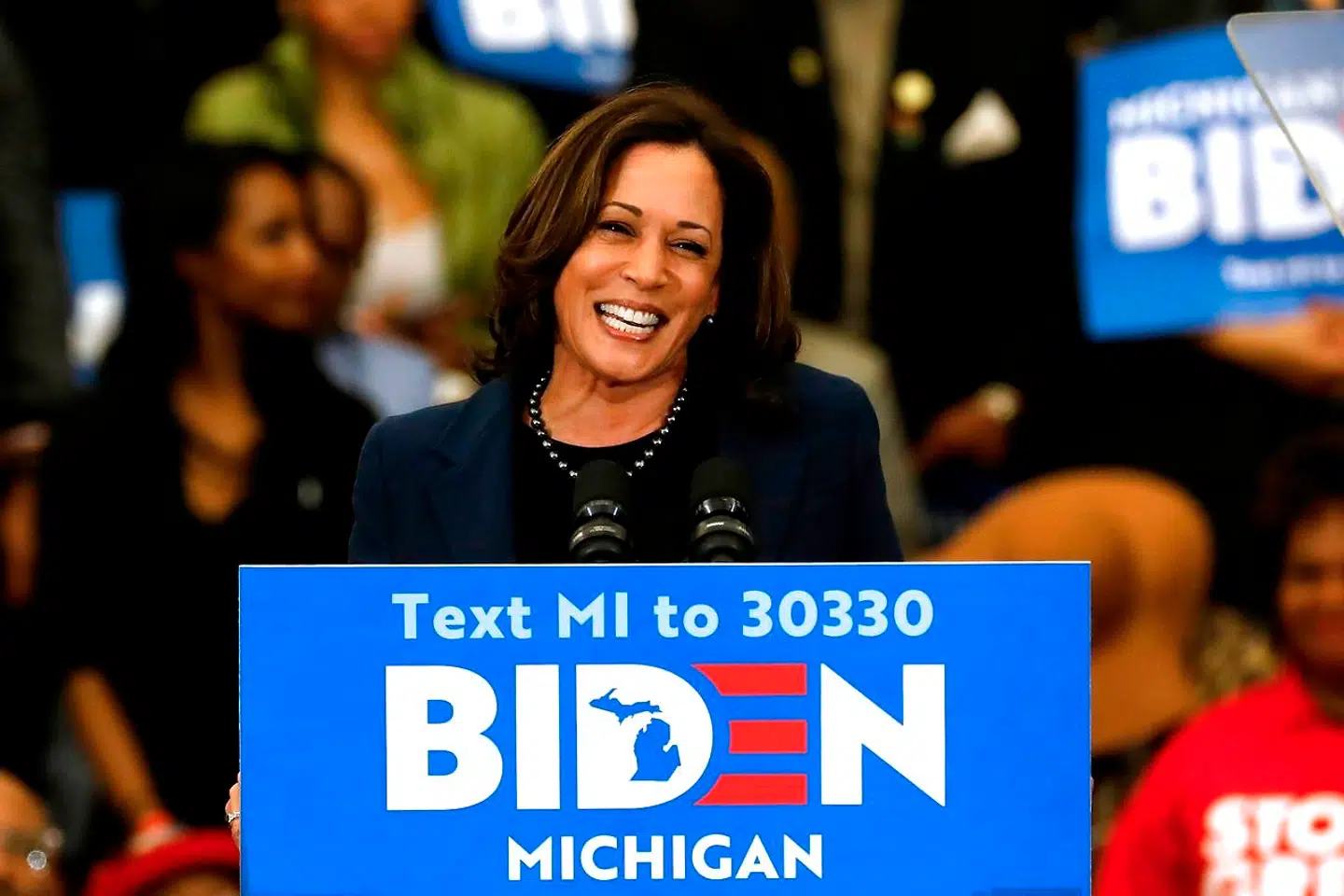 Senator Kamala Harris taler varmt for Joe Biden.