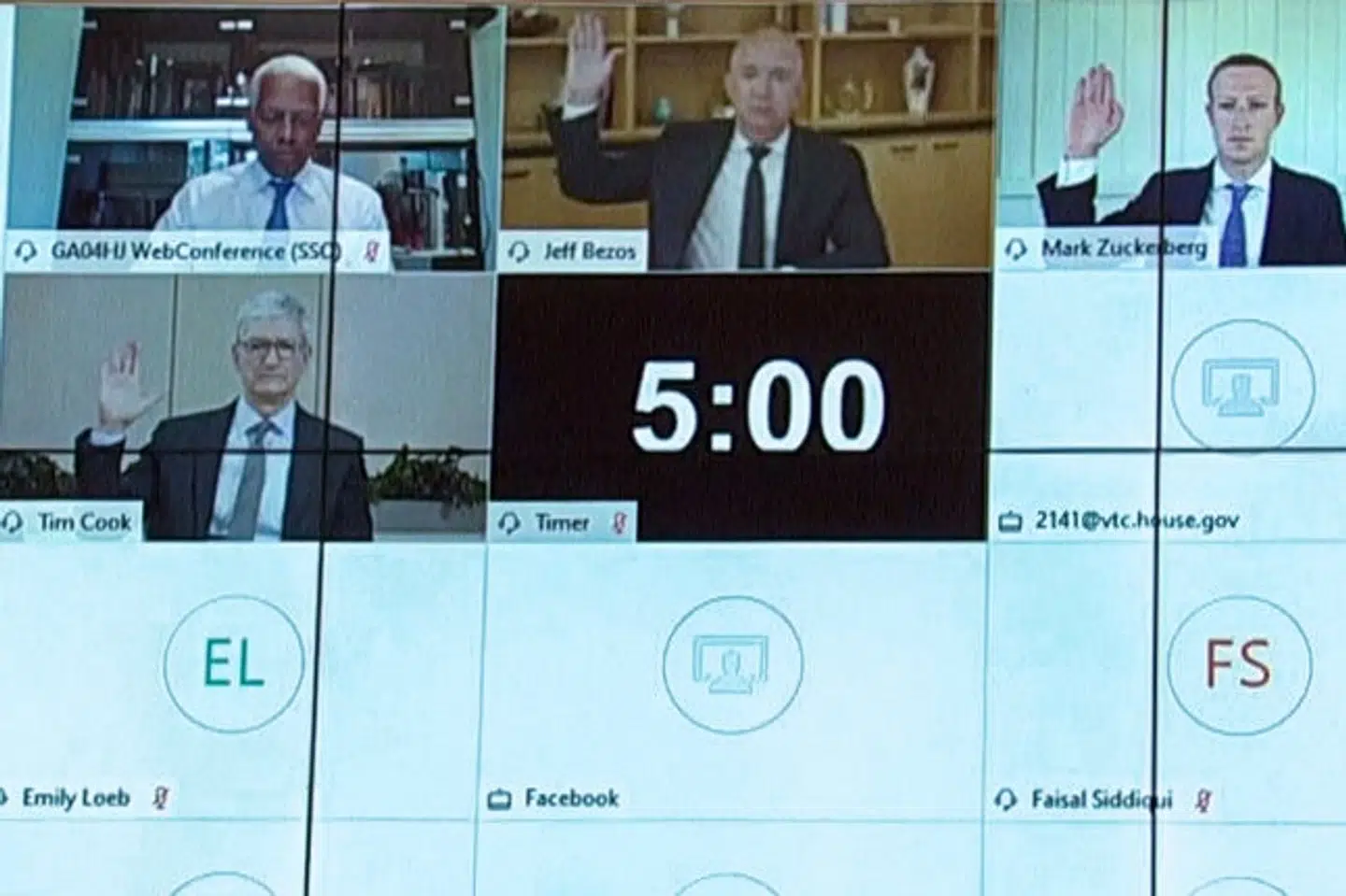 Topcheferne for Amazon, Facebook, Google og Apple aflægger ed forud for onsdagens høring i Repræsentanternes Hus. På grund af faren for coronasmitte foregik det via en videoforbindelse. Handout/Ritzau Scanpix