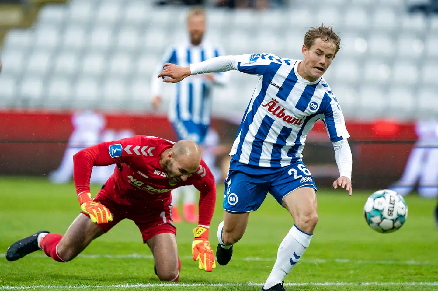 Mikkel Hyllegaard (OB - 26) scorer efter at have passeret Matej Delac (Horsens - 1) 3F Superliga, slutsspil: OB-AC Horsens - Nature Energy Park Odense torsdag den23 juli 2020.. (Foto: Claus Fisker/Ritzau Scanpix)Mikkel Hyllegard scorer mod AC Horsens.