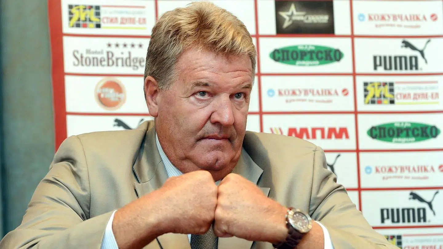 John Toshack vil gerne have Gareth Bale til at sige noget mere omkring sin situation i Real Madrid.