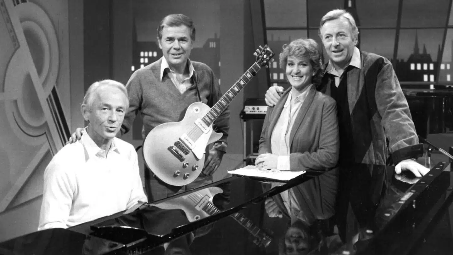 Komponist og pianist Bent Fabricius-Bjerre (tv) sammen med Jørgen Ingmann, Siv Malmkvist og Henning Moritzen.