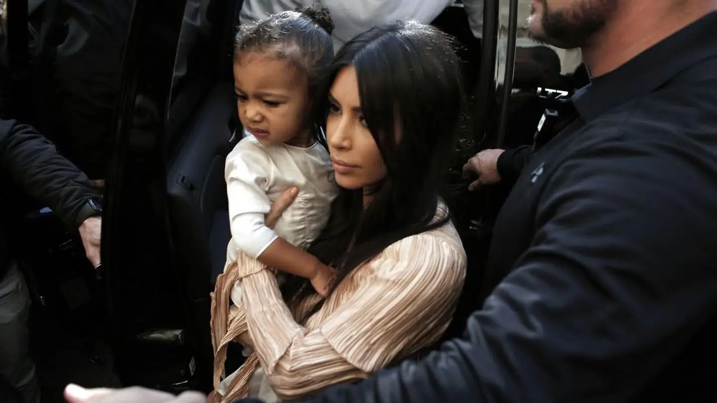 Det var blandt andet Kanyes udtalelser om datteren North West, der forleden vakte opsigt. Her et billede af datteren og hustruen fra 2015.