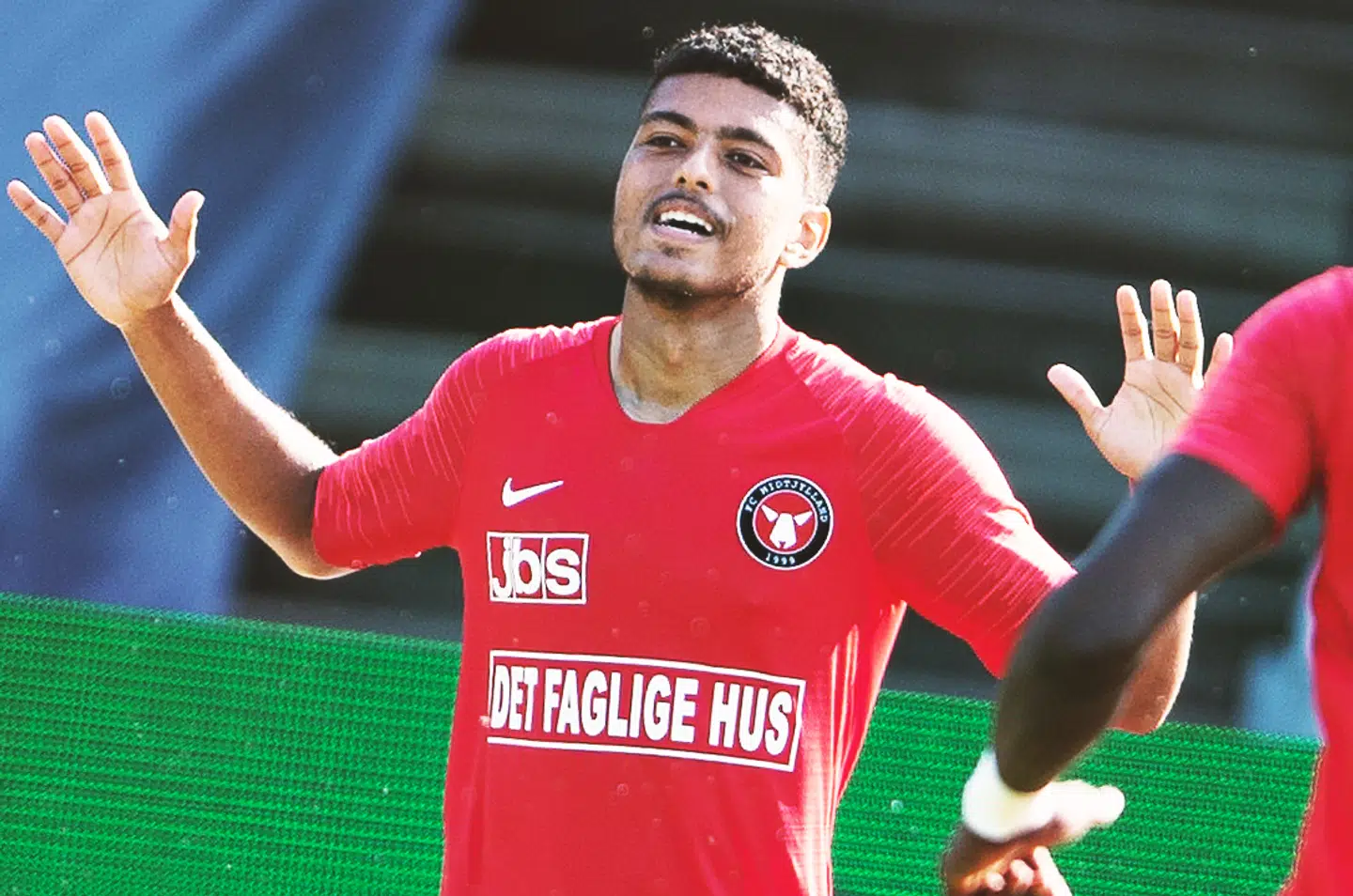 »Jeg kan simpelthen ikke se ham optræde i en af de fem store ligaer i europæisk fodbold,« siger Morten Bruun om FC Midtjyllands brasilianske midtbanespiller, Evander