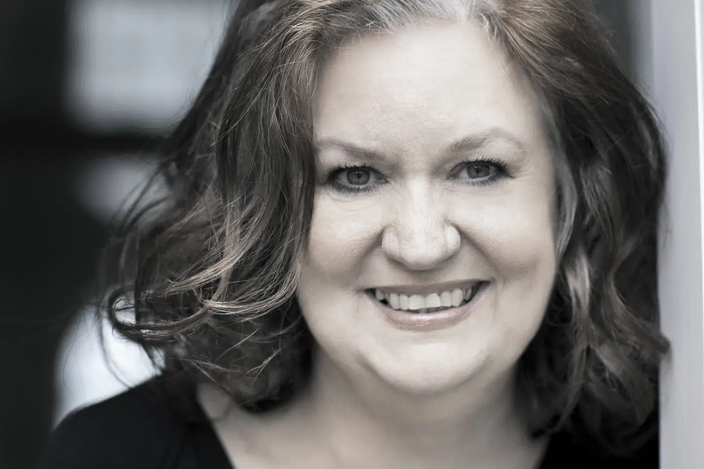 Maria Helleberg debuterede som forfatter med den historiske roman Seersken i 1986 og har siden udgivet over 80 bøger - både samtidsromaner, biografier, rejsebøger, børne- og ungdomsbøger. Stine Heilmann/Free