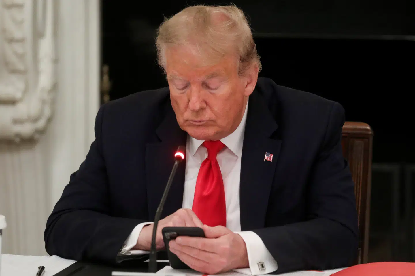 - I perioder elsker jeg det. Nogle gange for meget, siger Donald Trump om sin brug af sociale medier. (Arkivfoto.) Leah Millis/Reuters