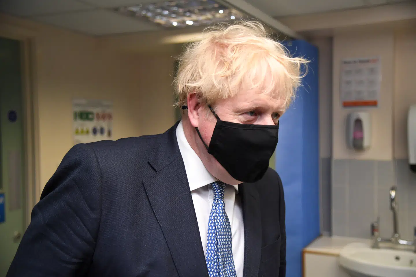 Premierminister Boris Johnson besøgte fredag lægeklinikken Tollgate Medical Centre i Beckton i London. Pool/Reuters