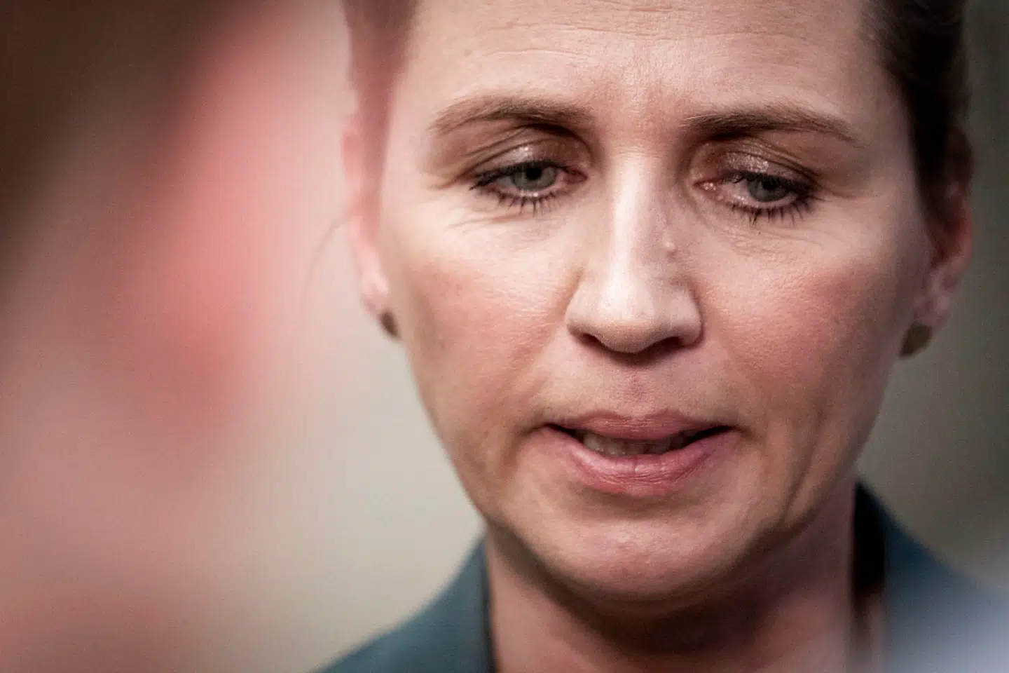 Mette Frederiksen og sparebanden får kritik i Europa-Parlamentet.