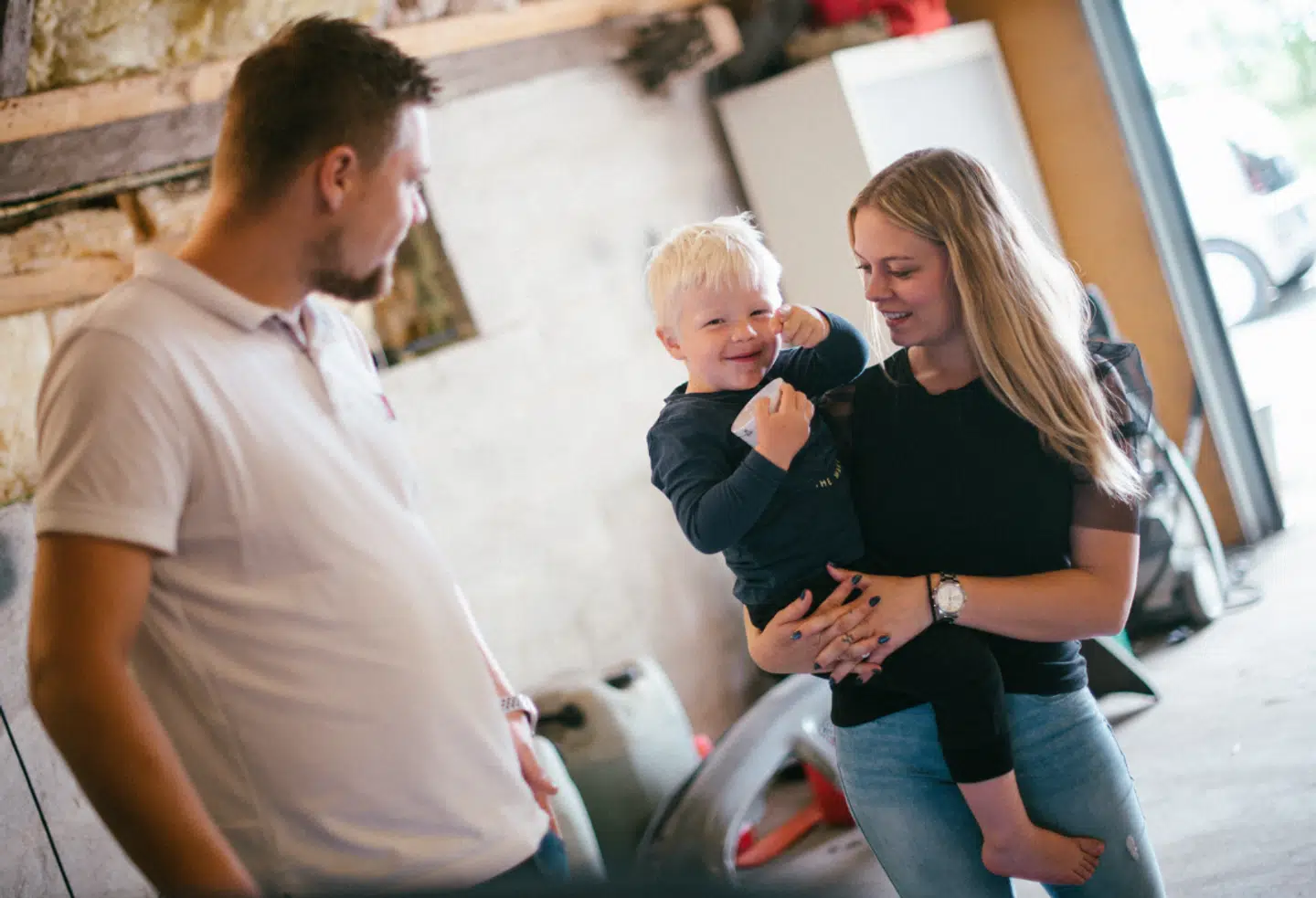 Her ses Phillip med sin kæreste og lille nevø.