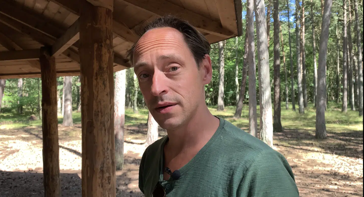 Mikkel og Victoria har ofte ses med særligt den yngste bror. Mikkel beskriver ham som en bror.