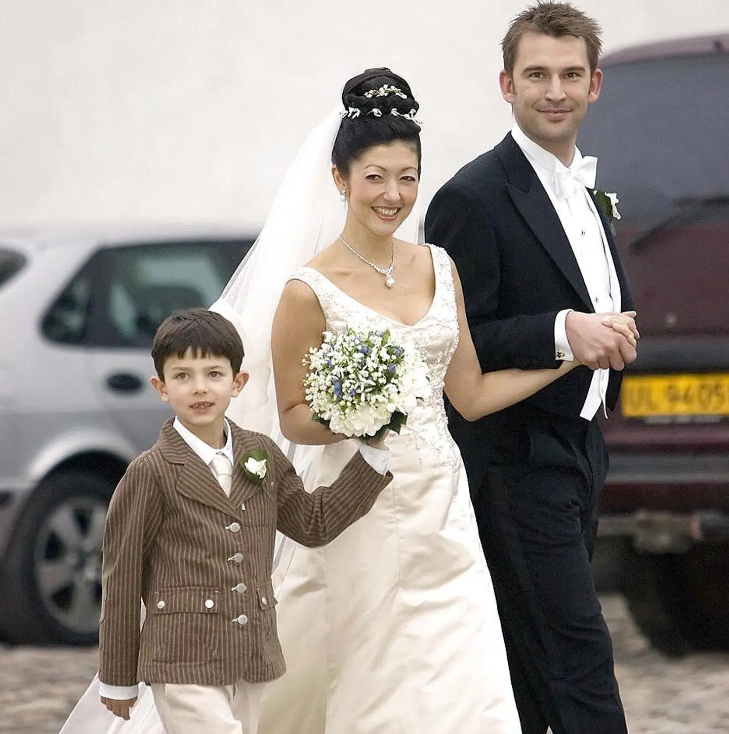 Prinsesse Alexandra og Martin Jørgensens bryllup i Øster Egede Kirke. Her ses Alexandra og Martin Jørgensen med Prins Nikolai.