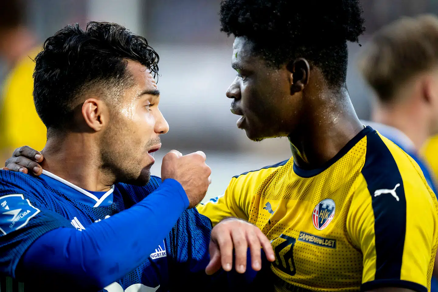 Lyngby BKs Rezan Corlu og Hobro IKs Emmanuel Sabbi under Superliga-kampen mellem Lyngby BK og Hobro IK. (Foto: Mads Claus Rasmussen/Ritzau Scanpix)