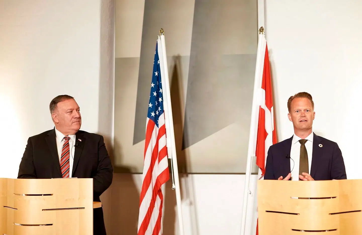 Mike Pompeo og den danske udenrigsminister, Jeppe Kofod, ved pressemødet.