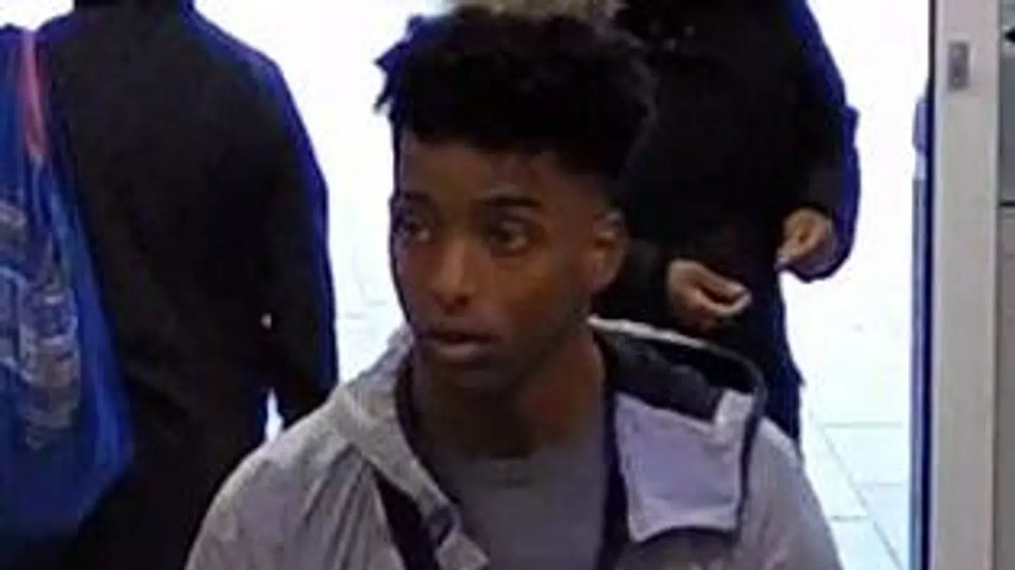 20-årige Abdikarim Mahamad Ali Adde efterlyses for et knivstikkeri i Herning.