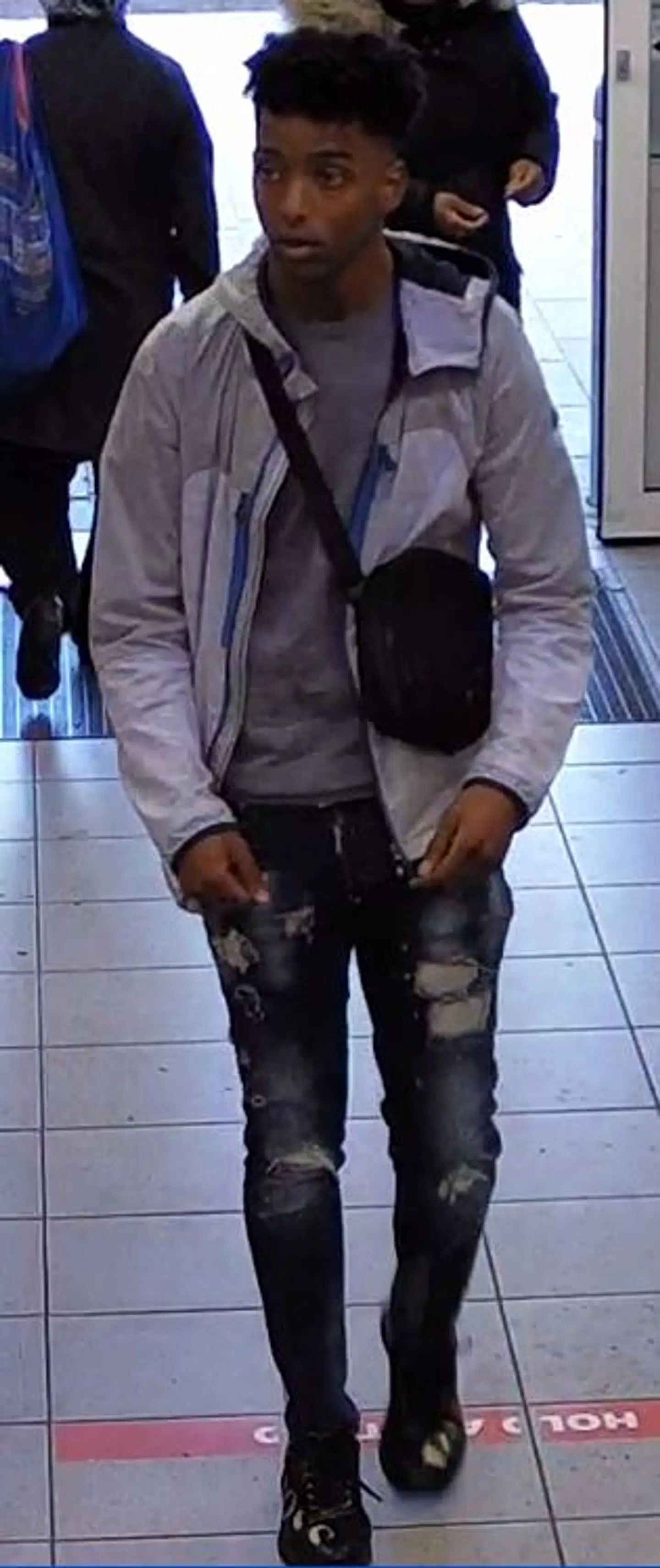 Politiet har efterlyst Abdikarim Mahamad Ali Adde med både navn og billede, da han ikke har meldt sig selv i sagen.