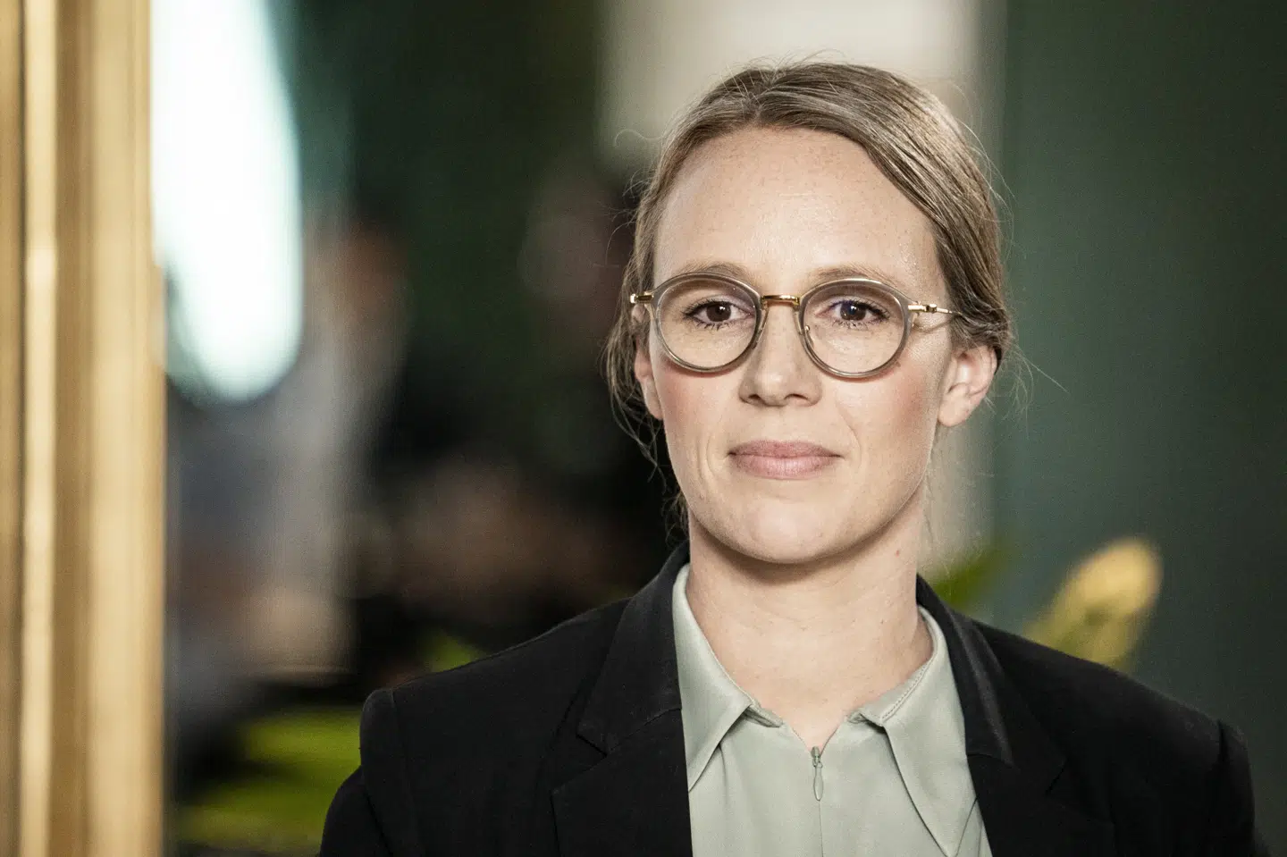Miljøstyrelsen gav fredag et påbud om at juiceproducent skulle trække håndsprit tilbage. Men efter debat og stor opbakning på Facebook lyder det nu fra miljøminister Lea Wermelin (S), at virksomheder ikke skal straffes for at vise samfundssind og producere håndsprit. Niels Christian Vilmann/Ritzau Scanpix