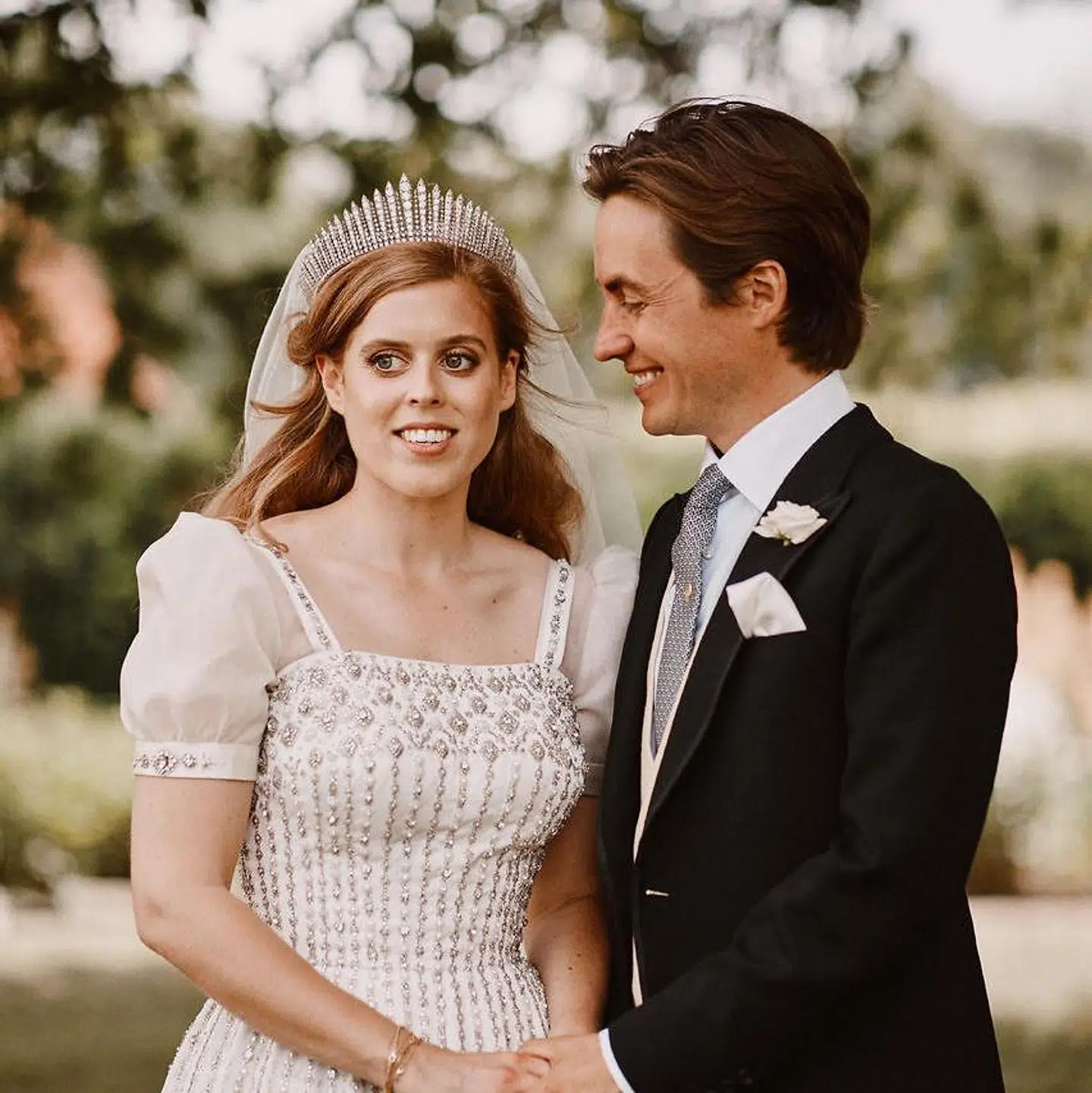 Prinsesse Beatrive og Edoardo Mapelli Mozzi ved deres bryllup.