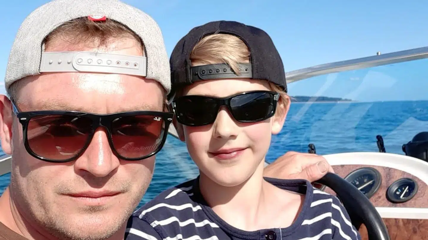 Mikael Strandgaard med sønnen Peter.