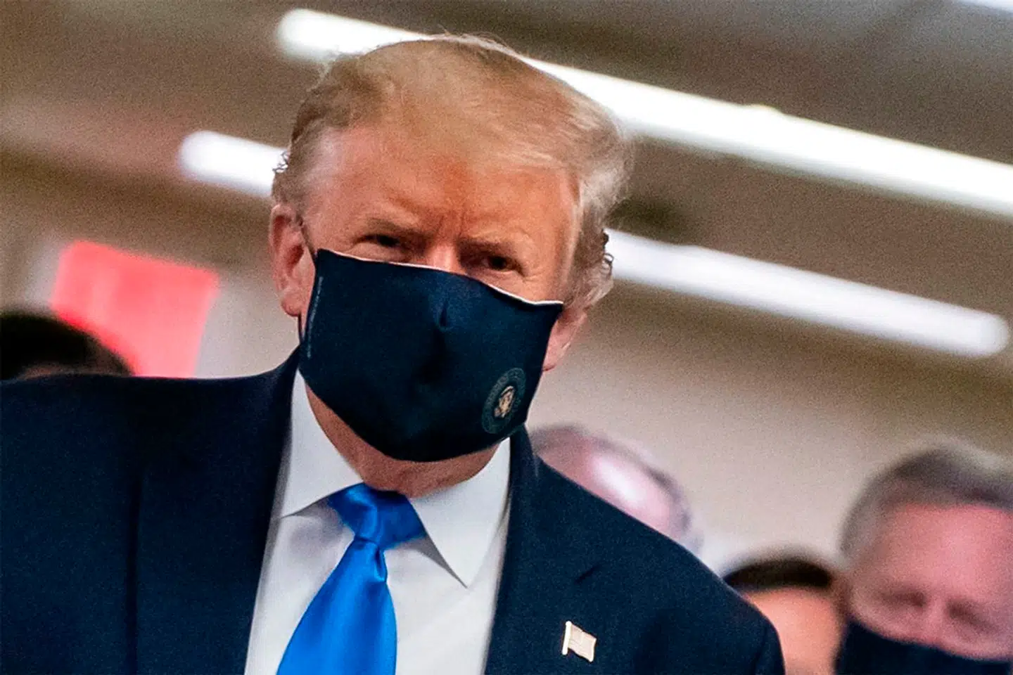 Donald Trump - nu med maske.