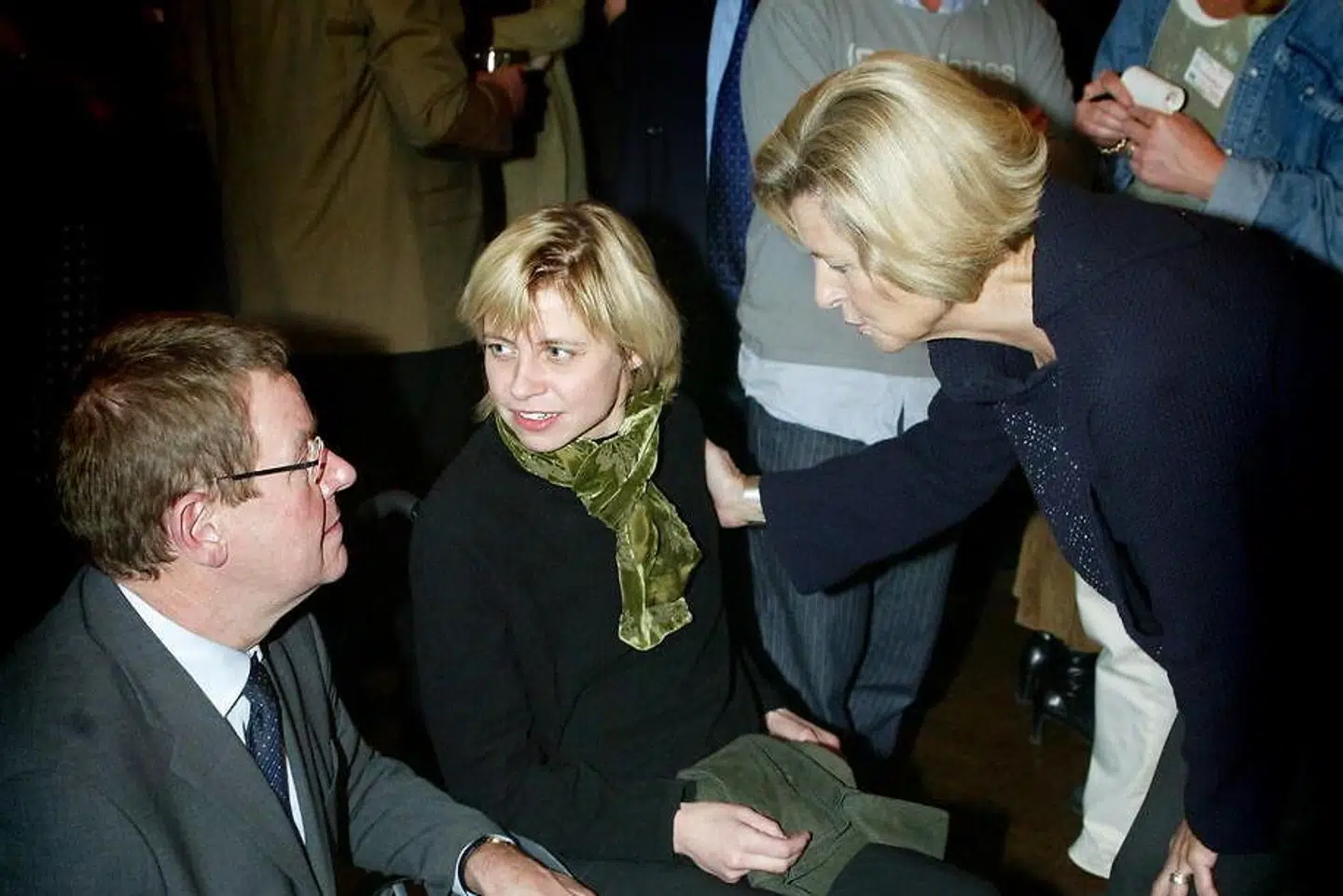 Poul Nyrup Rasmussen og Lone Dybkjær er fotograferet med Lone Dybkjærs sklerose-ramte datter Lotte i 2002.