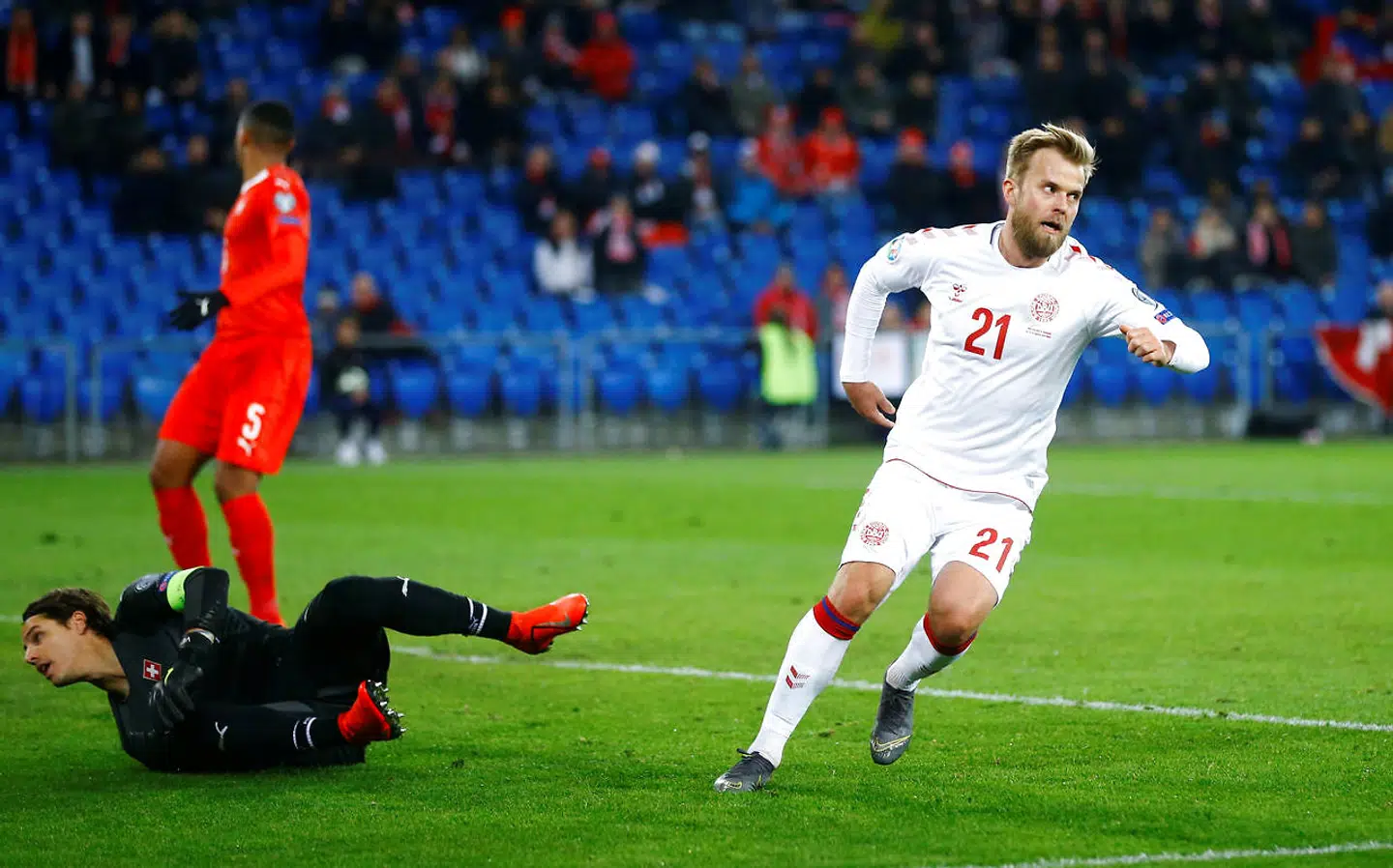 Christian Gytkjær fejrer Danmarks andet mål mod Schweiz i marts sidste år.