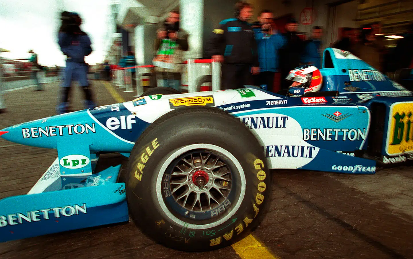 Tyske Michael Schumacher kørte med BBS-fælge i sin formel 1-bil for Benetton-Renault. Her i 1995, hvor han vandt Formel 1 for anden gang.