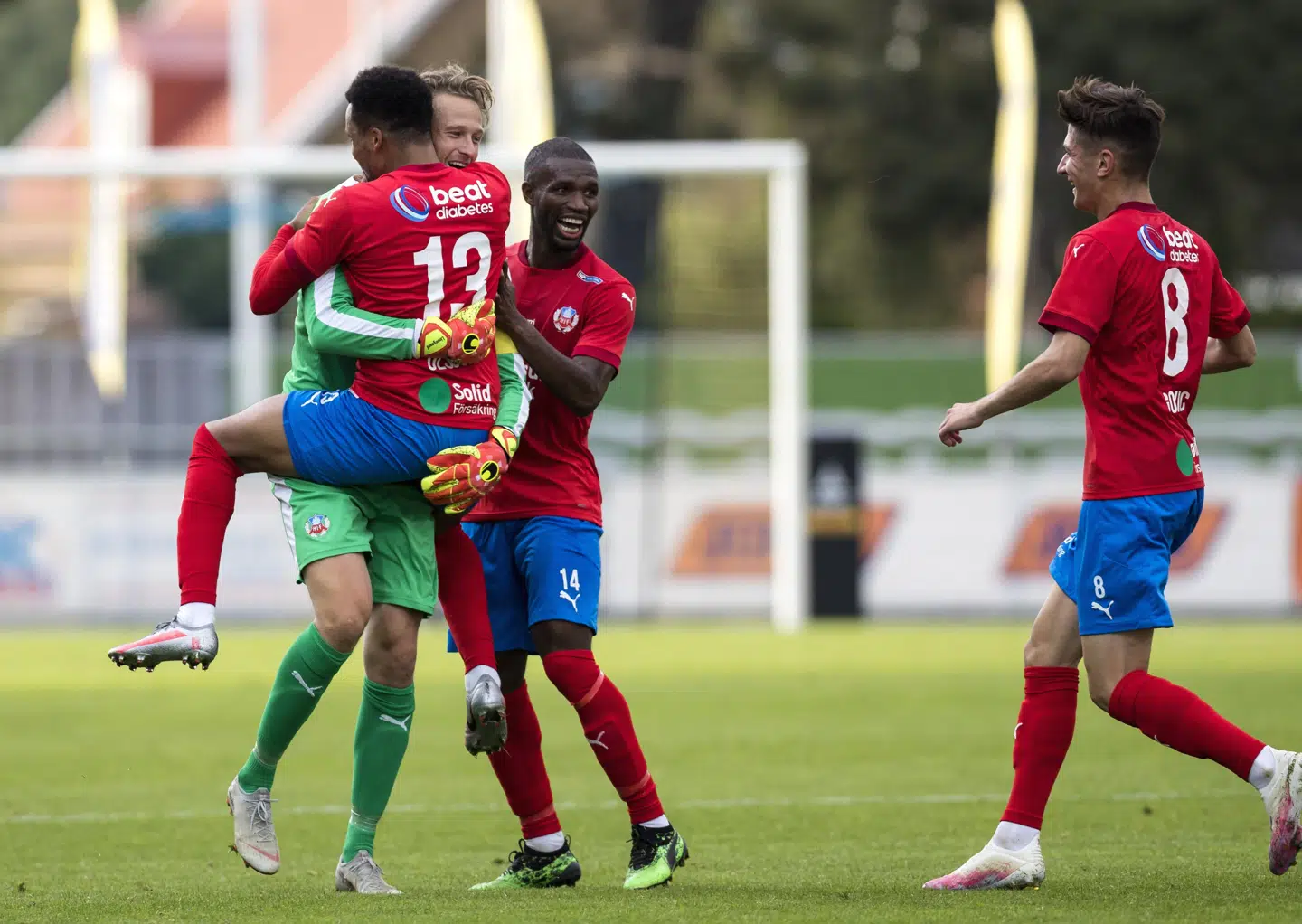 Anders Lindegaard havde god grund til at fejre sin scoring, der sikrede Helsingborg et uafgjort resultat.